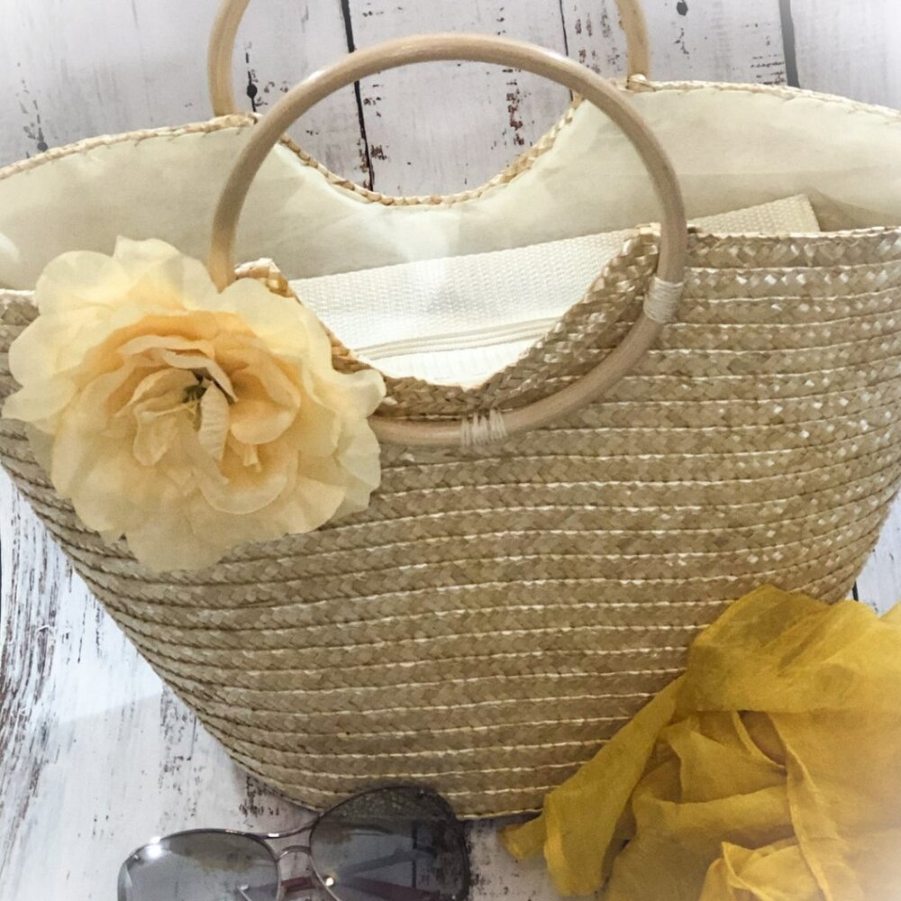 Women's Straw Handbag With Flower Detail